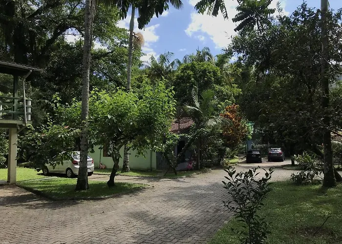 Casa Rustica Em Condominio Com Piscina E Muita Natureza